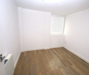Flat to rent on - Photo 1