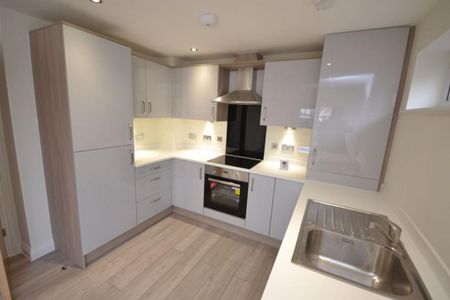 2 bedroom ground floor flat to rent - Photo 4