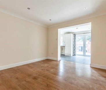 3 bedroom semi-detached bungalow to rent - Photo 2