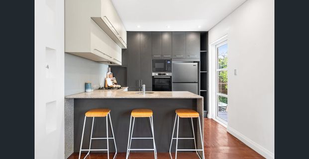 Holding Deposit Received - Photo 1