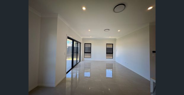 Brand New Double-Storey Home with Modern 5 Bedrooms, Two mater room and Two living area - Photo 1