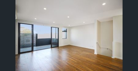 Stunning Two Bedroom Townhouse - Photo 2