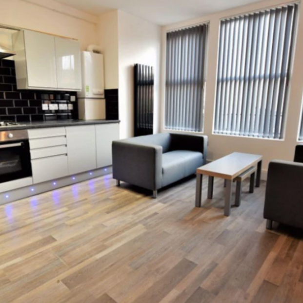 3 bedroom flat to rent - Photo 1