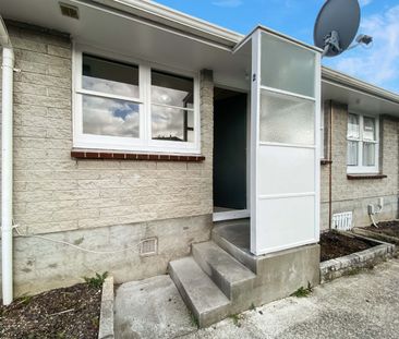 TRENTHAM LIVING - Photo 6