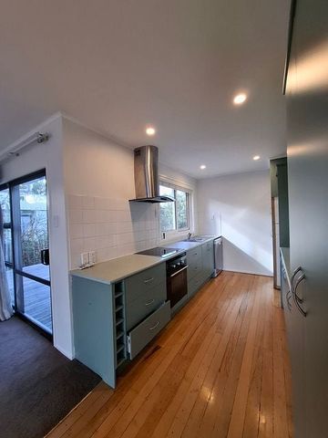 Centrally located 3 bed house in Te Atatu - Photo 3