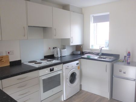 2 bed Terraced - To Let - Photo 5