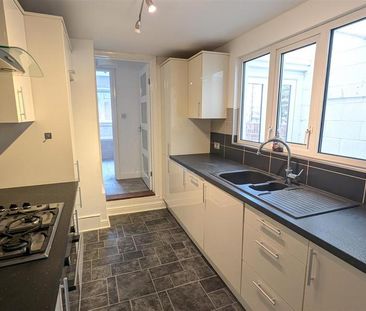 2 bedroom terraced house to rent - Photo 4
