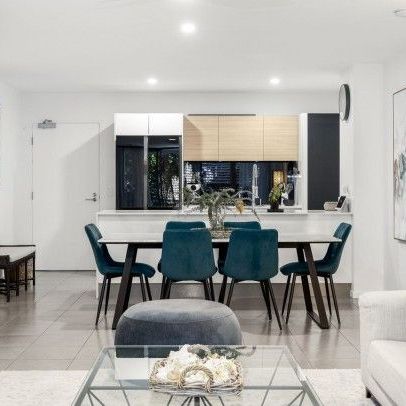 With Heated Pool & Full-Size Gym â Modern 3 Bedroom Apartment - Photo 1