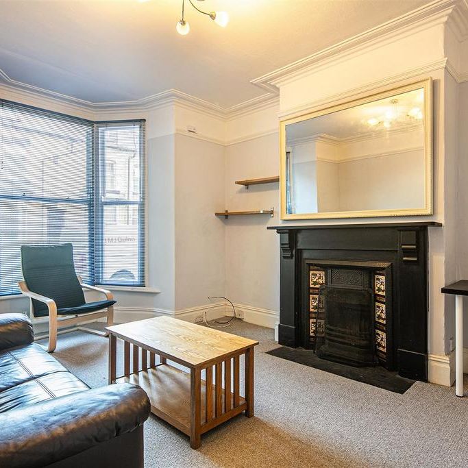 4 bedroom terraced house to rent - Photo 1