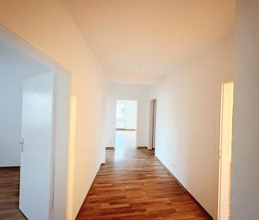 FRISCH RENOVIERTE 86m² GROßE 3-ZIMMER-WOHNUNG ZU VERMIETEN - Photo 3