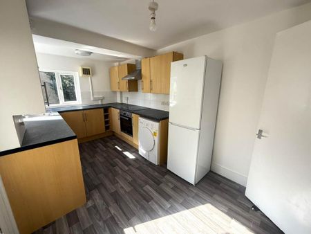 3 bedroom terraced house to rent - Photo 2