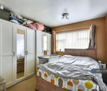 3 bedroom end of terrace house to rent - Photo 3