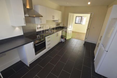 2 bedroom townhouse to rent - Photo 3