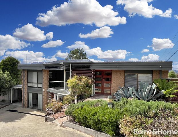 Spacious Family Home In The Desirable Suburb Of Fadden - Photo 1