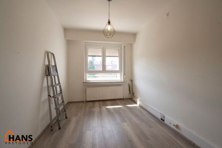 Deels gerenoveerd appartement op de 1ste verdieping met ruim terras ( zonder lift) - Photo 4