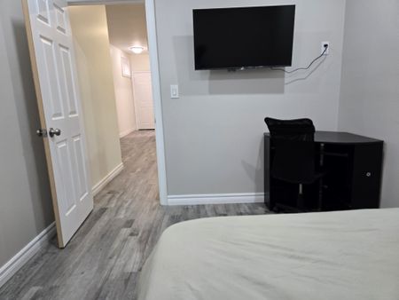 For Lease - 963 Hampton Crescent Unit# Room, Mississauga, Ontario - Photo 3