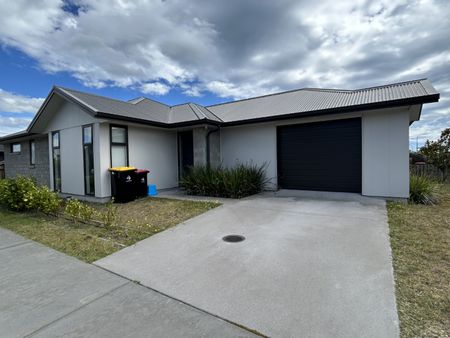 Stunning 3-Bedroom Home for Rent in Papamoa - Papamoa - Photo 2