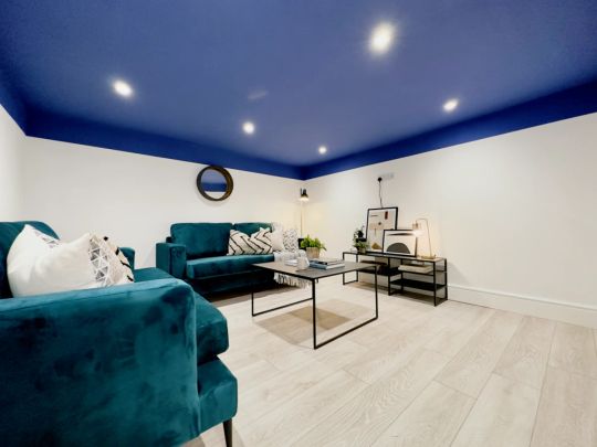 6 Bedroom House - Photo 1