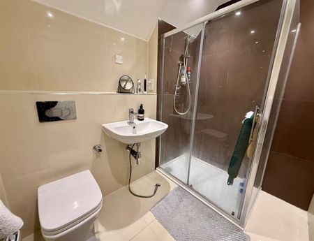 4 Bedroom Terraced To Let - Photo 3