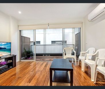 Fantastic opportunity to rent a three storey townhouse! - Photo 6