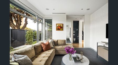 Luxury Low-Maintenance Living in Prime Brighton Location - Photo 3