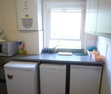 1 bed Apartment - To Let - Photo 4