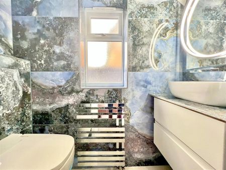 4 bedroom detached house to rent - Photo 4