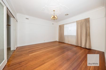 Everybody Loves 20 Raymond! - Photo 2