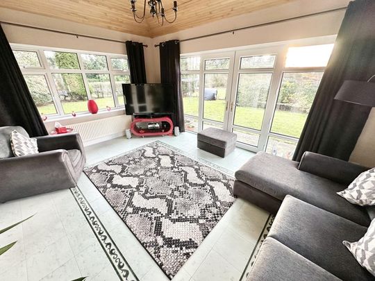 4 bedroom bungalow to rent - Photo 1