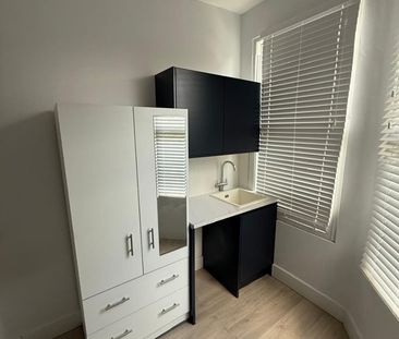 Studio Flat, Wavertree Road, SW2 - Photo 2