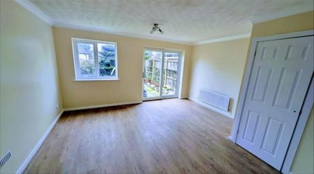 3 bedroom semi-detached house to rent - Photo 2