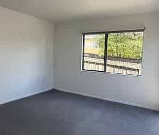 Warm and Cozy in Lynmore - Photo 3