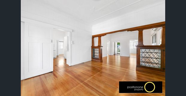 Charming Queenslander With Exceptional Space & Lifestyle Convenience - Photo 1