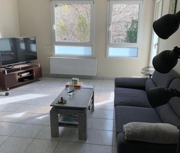 Location Appartement 3 pièces 73m² LYON 7ème - Photo 5