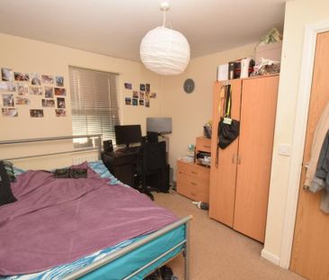 6 bedroom terraced house to rent - Photo 3