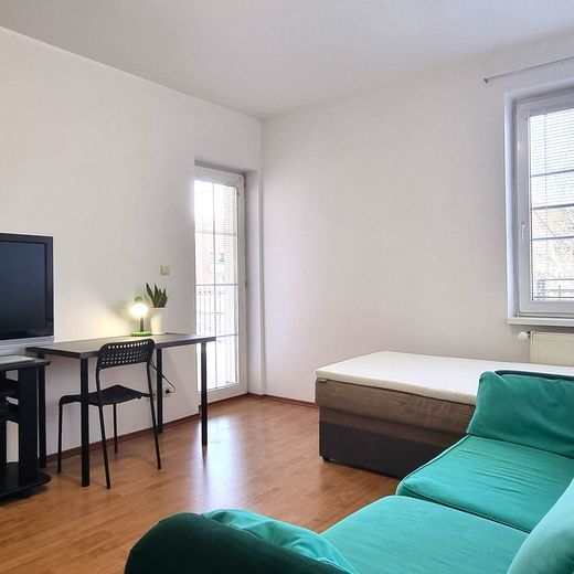 PRENÁJOM ZARIADENEJ IZBY S TERASOU NA 2. PODLAŽÍ V RD / BRATISLAVA IV - ZÁHORSKÁ BYSTRICA. - Fotografia 1