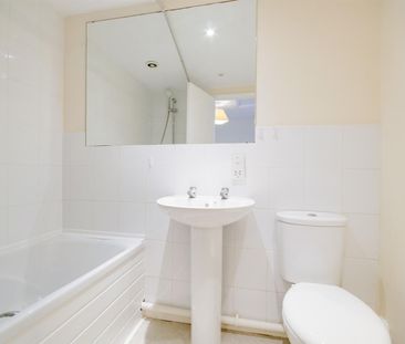 A 2 Bedroom House - Mid Terrace in Up Hatherley GL51 3WH - Photo 1