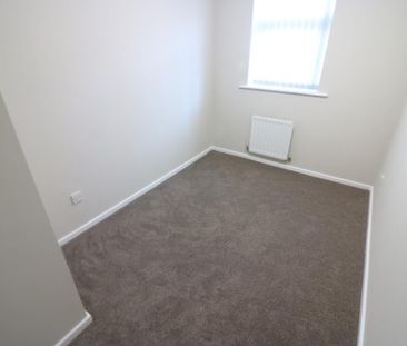 2 bedroom ground floor flat to rent - Photo 3