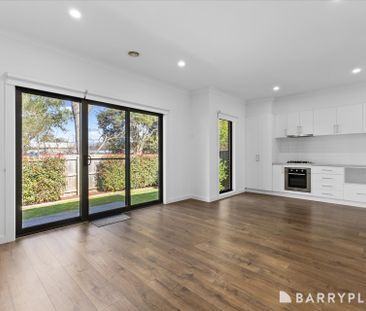 Modern Three Bedroom - Gardening Included - Photo 1