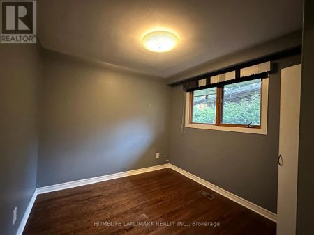 28 LANDFAIR CRESCENT - Photo 3