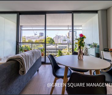 Furnished 2 Bedroom Moments from Green Square St - Photo 2