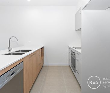 Olivine Where Life Finds Its Balance - Photo 3