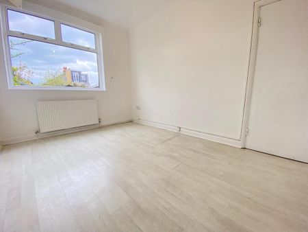 2 bedroom maisonette to rent - Photo 2