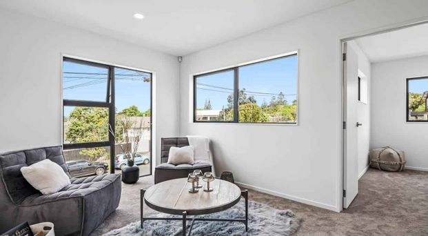 WOW! WOW! WOW! - Photo 1