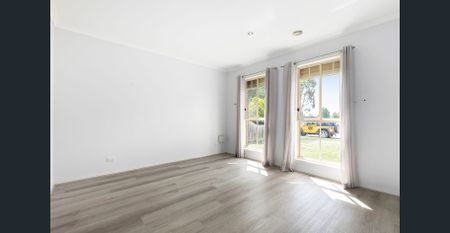 Effortless family living with exceptional convenience - Photo 3