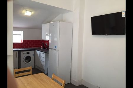 Room in a Shared House, Tootal Drive, M5 - Photo 4