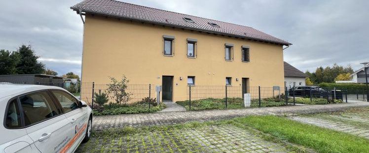 Moderne 4-Zimmer Maisonettewohnung mit Balkon und Gartenanteil in Radeberg - Photo 1