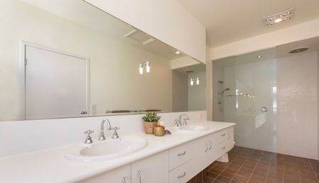 Stunning Home Perfect Location - Photo 4