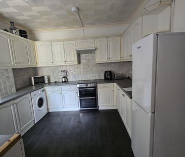 5 bedroom terraced house to rent - Photo 5