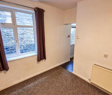 2 bedroom maisonette to rent - Photo 2